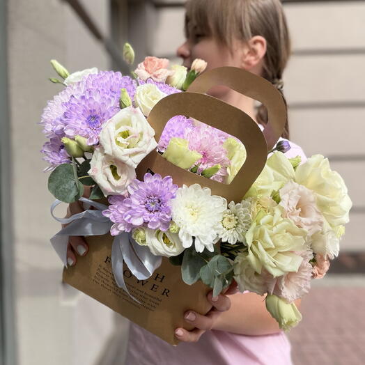 Цветы в сумке «для подарка»🥰🌸 с пышными свежими, стойкими цветами 🤍