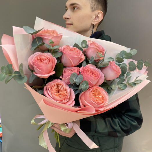 Пионовидные розы с эвкалиптом