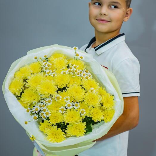 Букет из солнечных хризантем