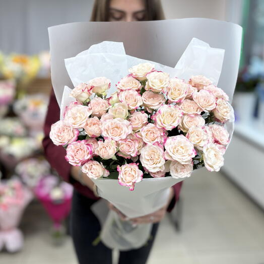 Букет из 9 кустовых роз Рефлекс