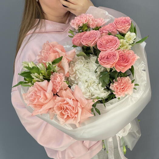 Букет с белой гортензией и пионовидной розой 🎀