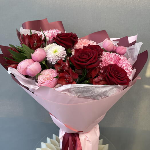 Букет «Свидание в Париже» 💐 хризантема одноголовая, хризантема кустовая, альстромерия, роза пионовидная, роза, диантус