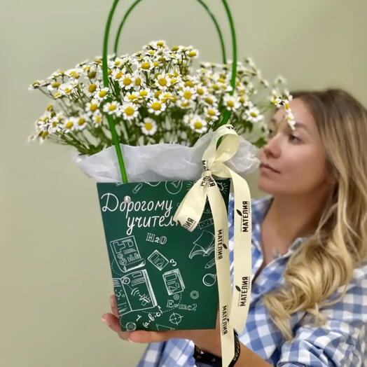 Композиция из матрикарии 19 шт. Ромашка камилла, танацетум