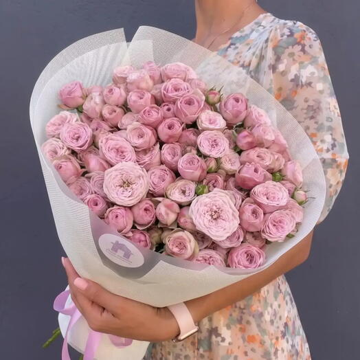 Букет нежно-розовых кустовых роз, 15 шт