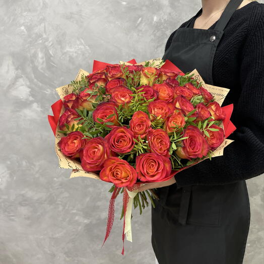 Букет из 35 роз с фисташкой