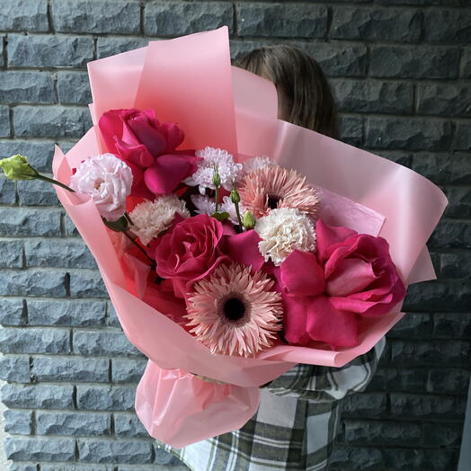 Яркий малиновый букет🥰 с розами и эустомой