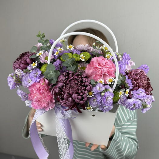 Хризантема Бигуди, Маттиола, Диантусы и Ромашка, композиция в сумочке💜