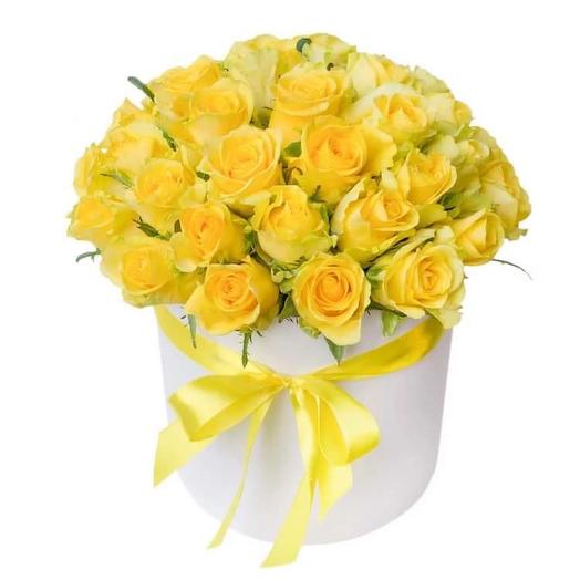 Caja con rosas amarillas