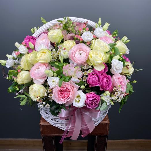 Корзина с цветами ранункулюсами премиум