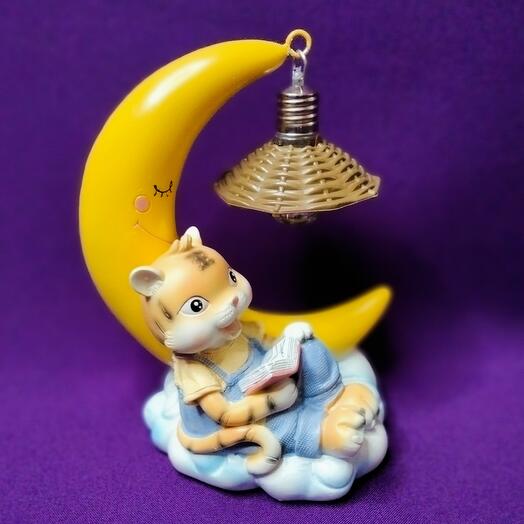 Estatuilla del gato del mes