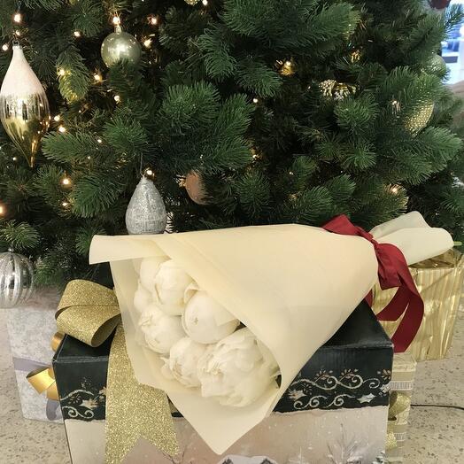Белые пионы