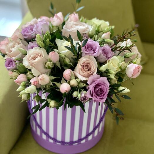 Caja de sombreros con mezcla de rosas