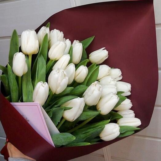 *25 белых тюльпанов