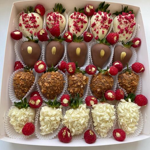 Juego de fresas cubiertas de chocolate