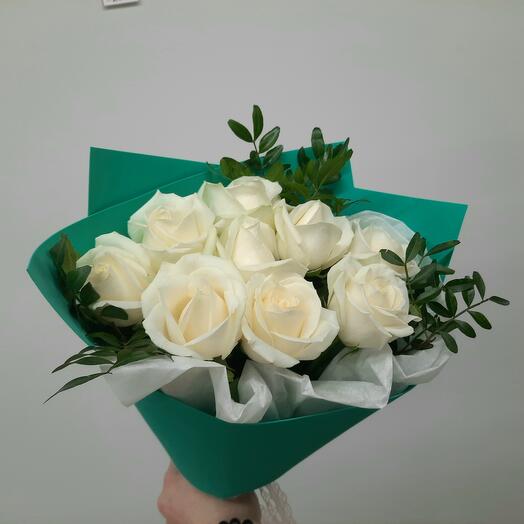 Bouquet of white roses