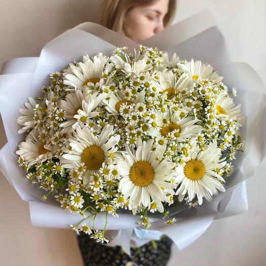 Букет из кустовой и штучной ромашки, арт 10 Flower Perfect