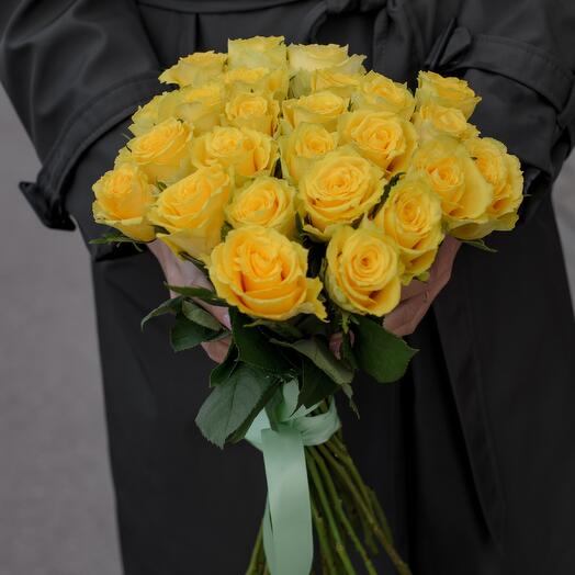 25 кенийских роз 40см под ленту желтая