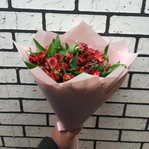 Bouquet of 9 red alstroemeria
