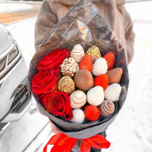 Strawberry bouquet "Three red roses"