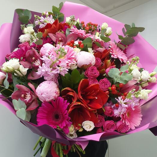 Шикарный букет с пионами Сара Бернар, орхидеей и амариллисом (E426)