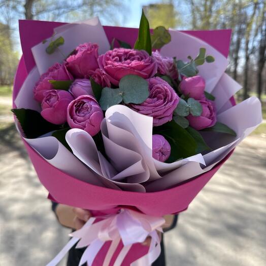 Bouquet of Peony-shaped bush roses