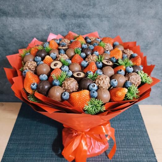 Bouquet of sweets with berries