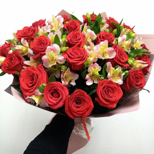 Giant bouquet of roses and alstroemeria