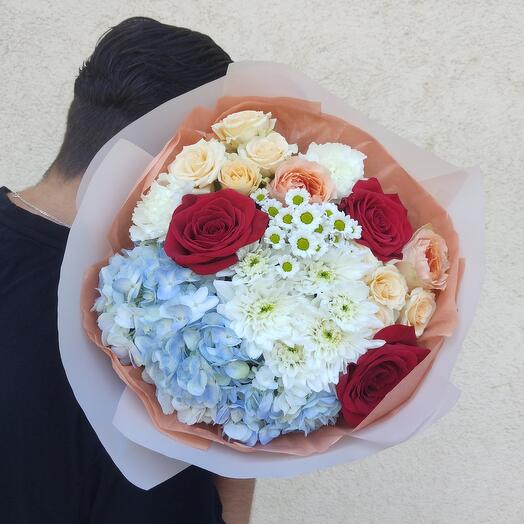 Bouquet with hydrangea and red roses