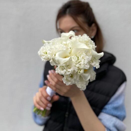 Букет невесты из белых калл и эустомы 👰‍♀️