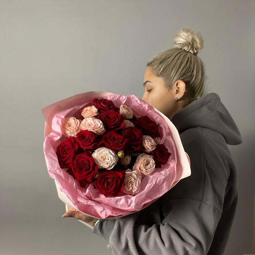 Ramo con rosas de arbusto