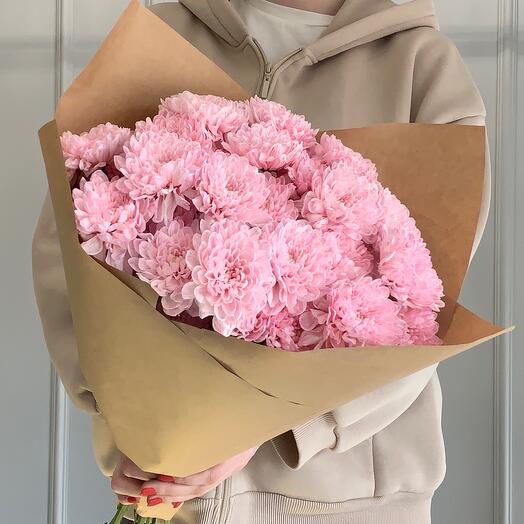 Розовые кустовые хризантемы в крафте 🌸