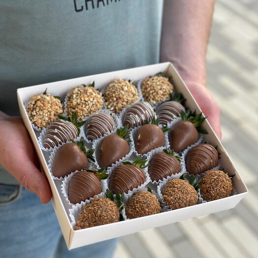 Chocolate-covered strawberries (20 pcs.) 18