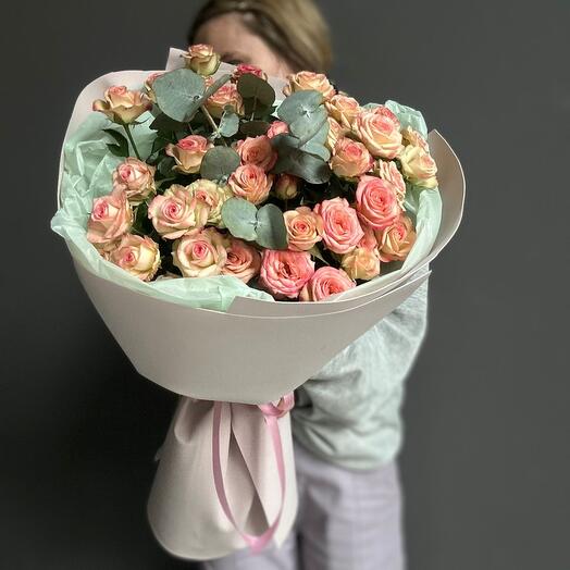 Моно букет из кустовых роз