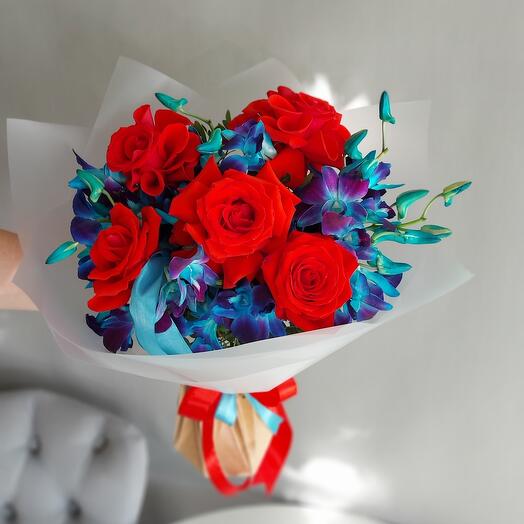 wow! A bright bouquet with French roses and space orchids