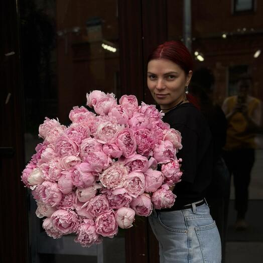 Букет из розовых пионов 51 стебель