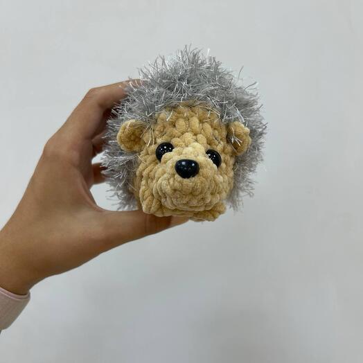 Вязаная игрушка ручной работы еж
