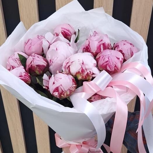 Bouquet of 11 peonies