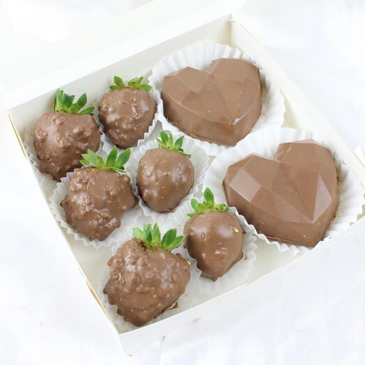 6 Fresas con chocolate y pistacho y 2 Dubai Chocolate en forma de corazones