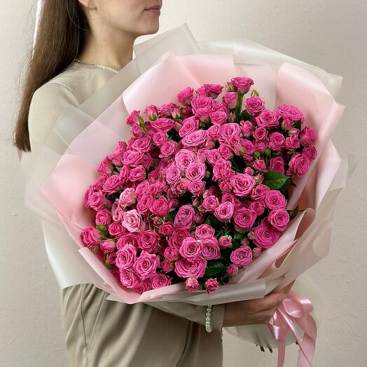 Сочный розовый букет из 25 кустовых роз 0690М-025