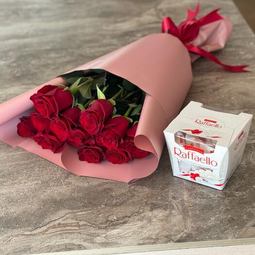 Букет красных роз и коробка raffaello комбо на день мамы 🍫