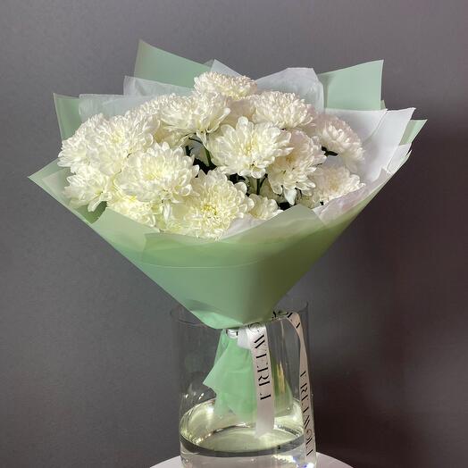 Delicate bouquet of chrysanthemums