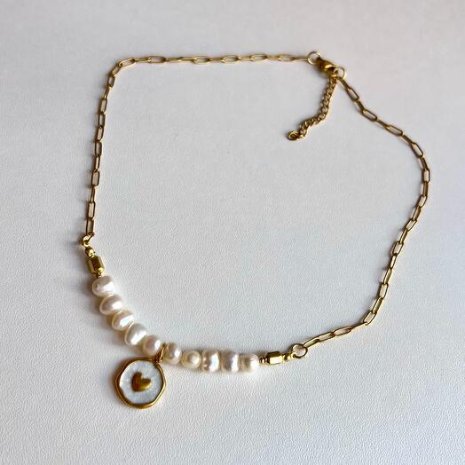 Цепочка с жемчугом и кулоном сердце