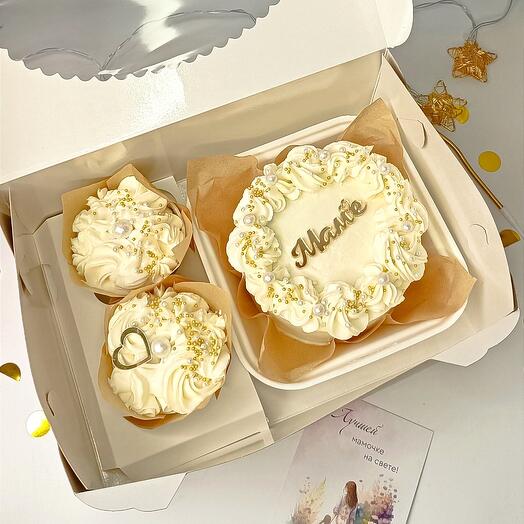 Bento cake + 2 cupcakes for mom