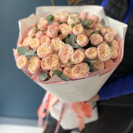 Spry roses mono bouquet