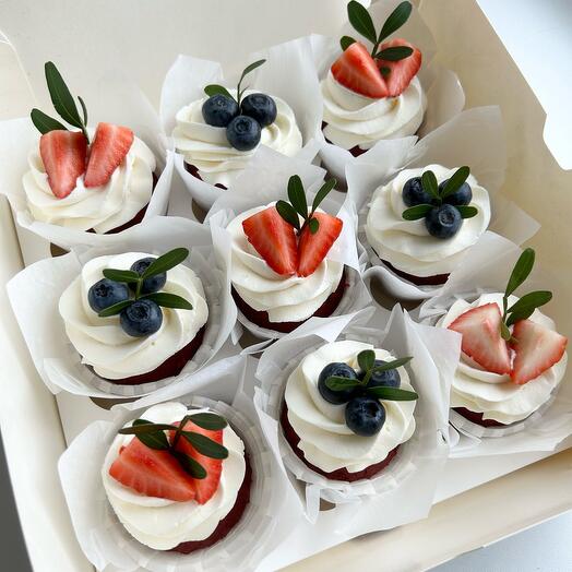 Juego de 9 cupcakes con bayas frescas