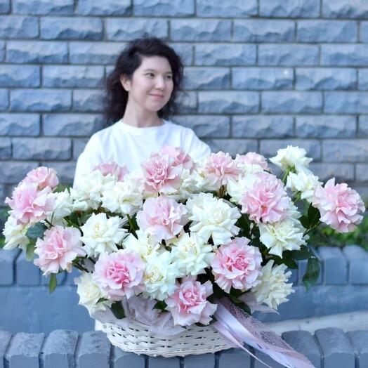 Корзина с цветами 51 штука