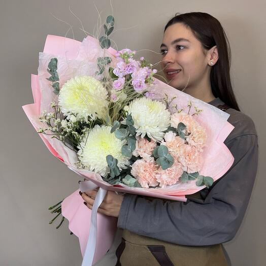 Bouquet with chrysanthemums and Dianthus