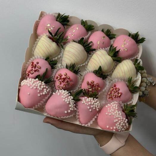 Клубника в белом шоколаде 16 шт