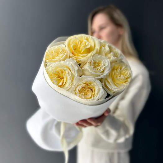 Bouquet of 7 white roses
