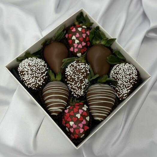 Set of chocolate-covered strawberries 33 (9 pcs)